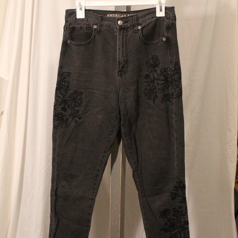 American Eagle Mom Jean - Embroidered